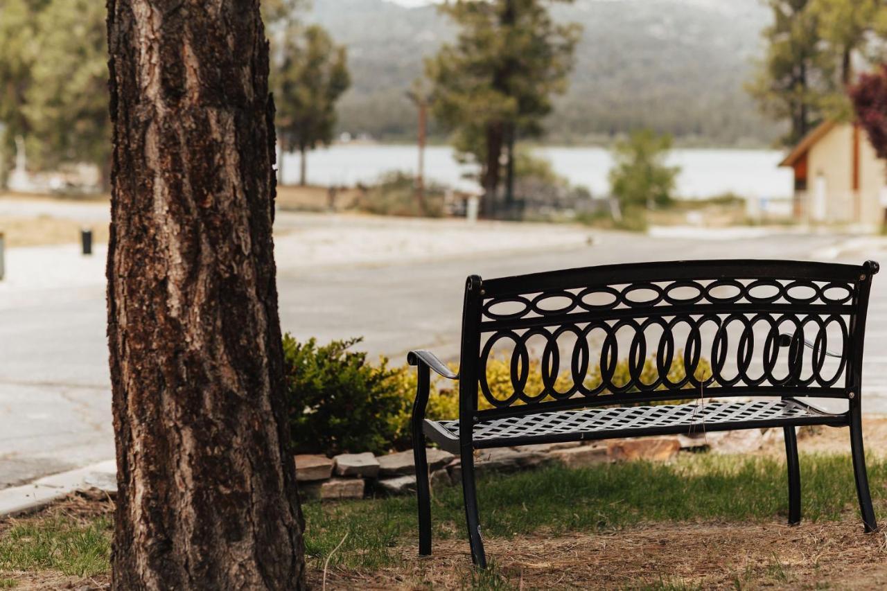 Vintage Lakeside Inn Velké Medvědí jezero Exteriér fotografie