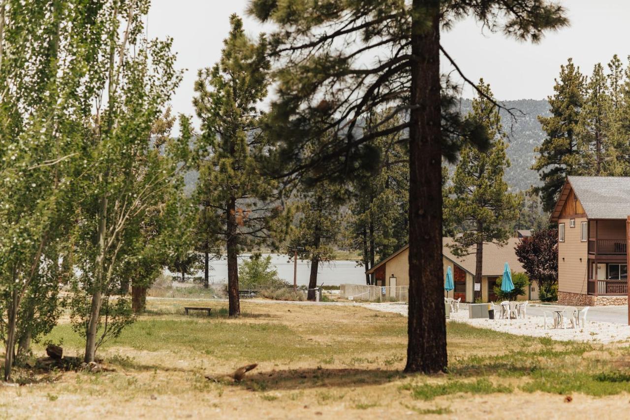 Vintage Lakeside Inn Velké Medvědí jezero Exteriér fotografie