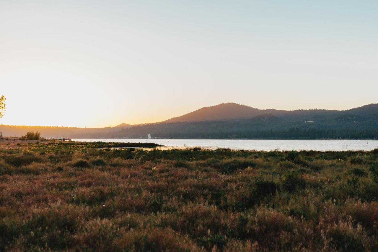 Vintage Lakeside Inn Velké Medvědí jezero Exteriér fotografie