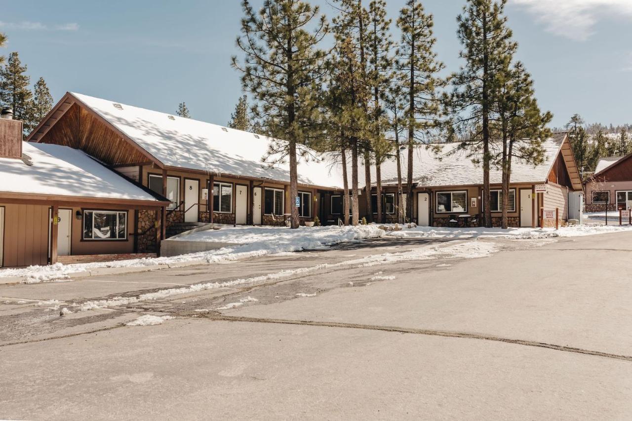Vintage Lakeside Inn Velké Medvědí jezero Exteriér fotografie